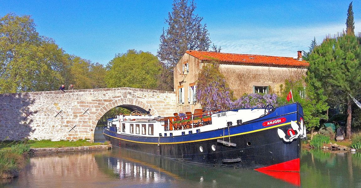 Anjodi ShermansTravel